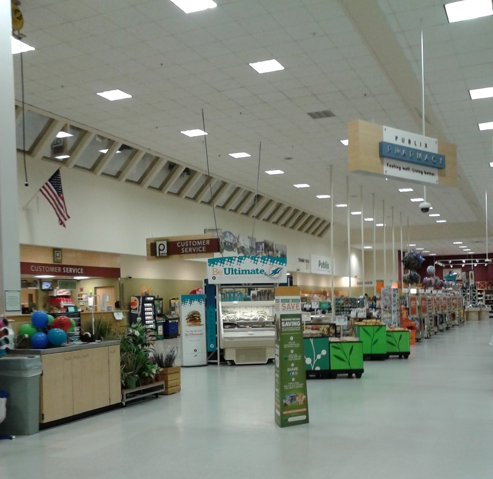 What kinds of services does Albertson's grocery store offer?